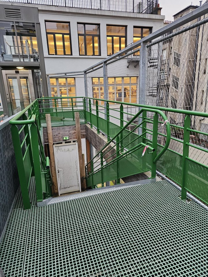 Escalier secours extérieur